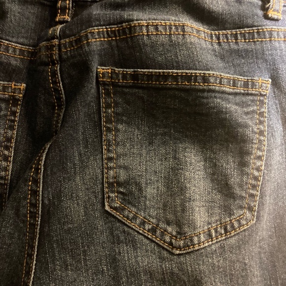 Blue Spice denim overalls. Sz 7 .Lots of pockets. Adjustable straps, rip details - Picture 9 of 13